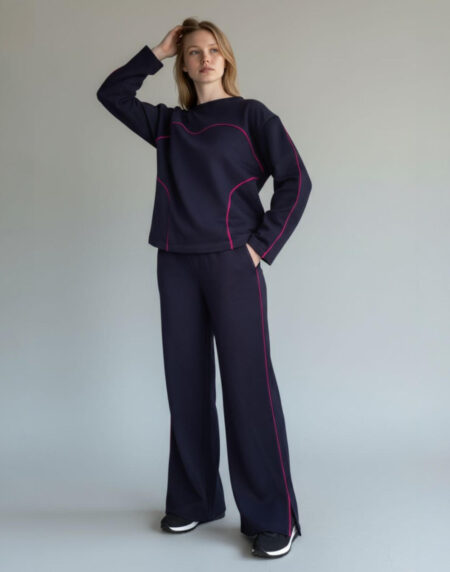 stilingas laisvalaikio kostiumas su plačiomis kelnėmis