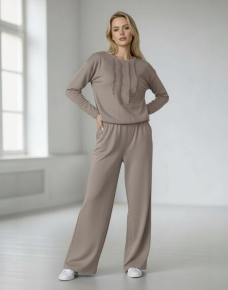 Kapučino spalvos laisvalaikio kostiumas