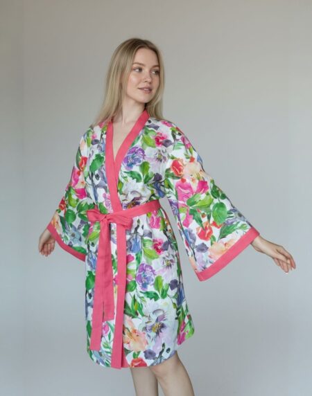 gėlėtas lininis chalatas