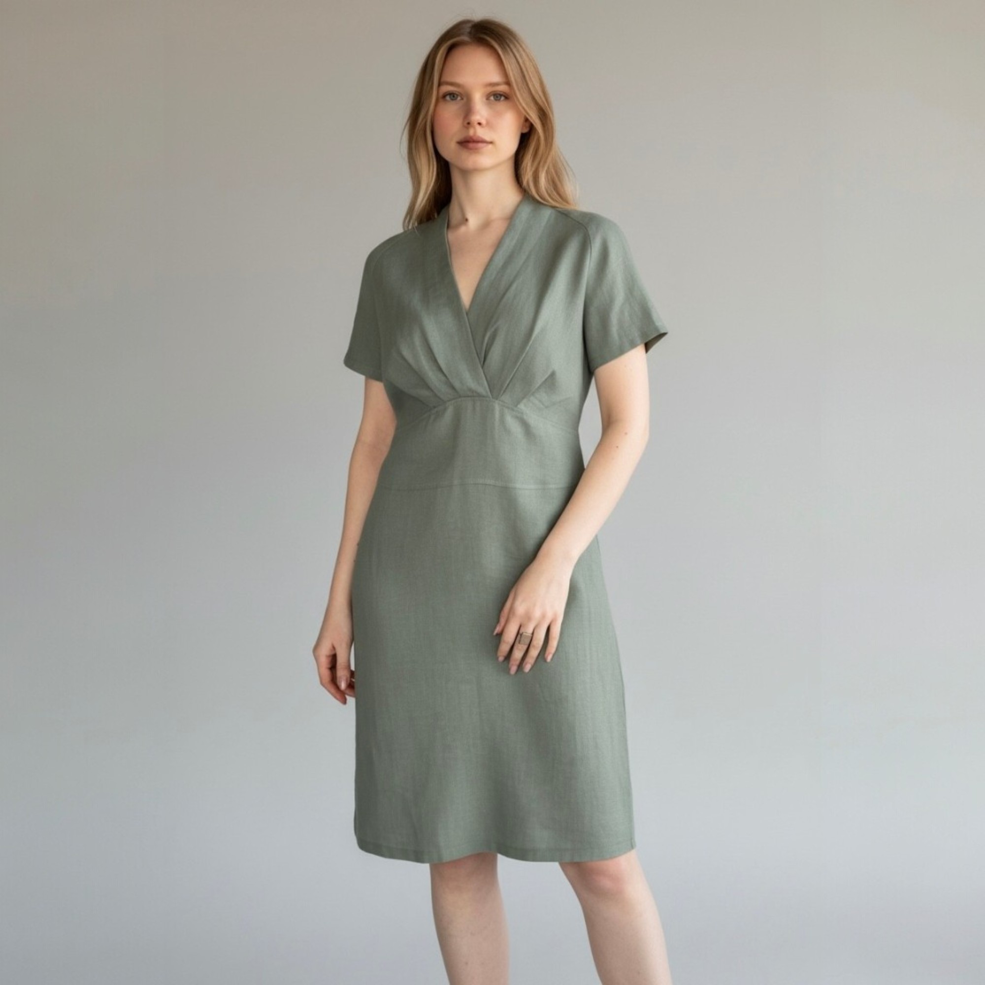 chaki spalvos lininė suknelė, v iškirptė