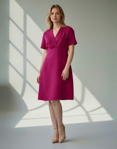 elegantiška lininė suknelė, ilgis iki kelių, pabrėžianti liemenį