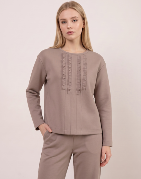 beige laisvalaikio kostiumas